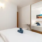 Lux 3 *
