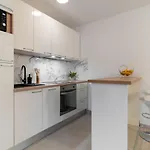 Lux 3 Marina