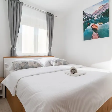 Apartmán Lux 3 - Heated Pool Marina
