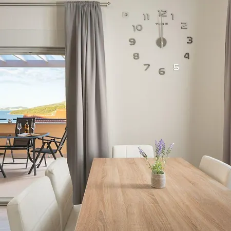 Apartmán Lux 3 - Heated Pool Marina