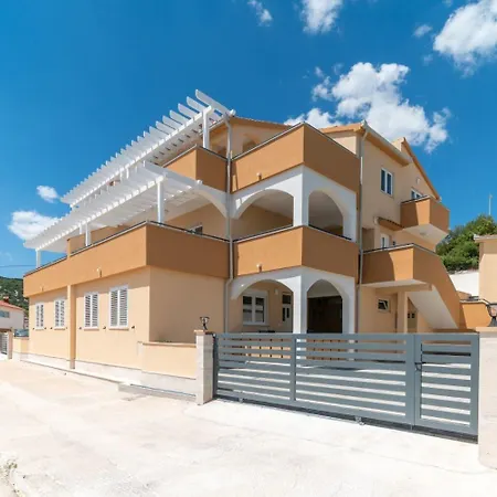 Lux 3 - Heated Pool Apartmán Marina