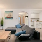 Lux 3 *