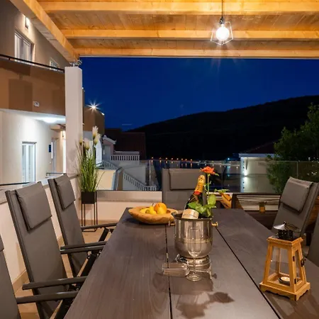 Lägenhet Lux 3 - Heated Pool