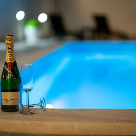Lägenhet Lux 3 - Heated Pool *