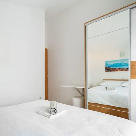 Lux 3 - Heated Pool * Marina