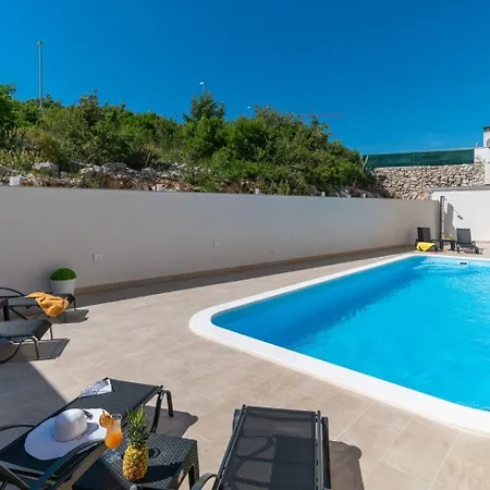 Lux 3 - Heated Pool Lägenhet